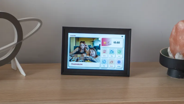 Ревю: THOMSON 10″ Smart Photo Frame – дигитална рамка, която прави споделянето на спомени лесно