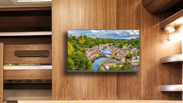 THOMSON Google TV QLED XS 12V – Ce poate un televizor QLED conceput pentru mașini, rulote sau bărci?