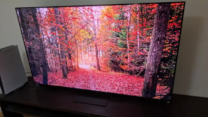 THOMSON QG7C14: Välbyggd qled-tv till ett rimligt pris